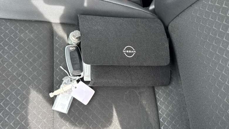 Nissan Juke 1.0 DiG-T 114 N-Connecta 5dr Petrol Hatchback